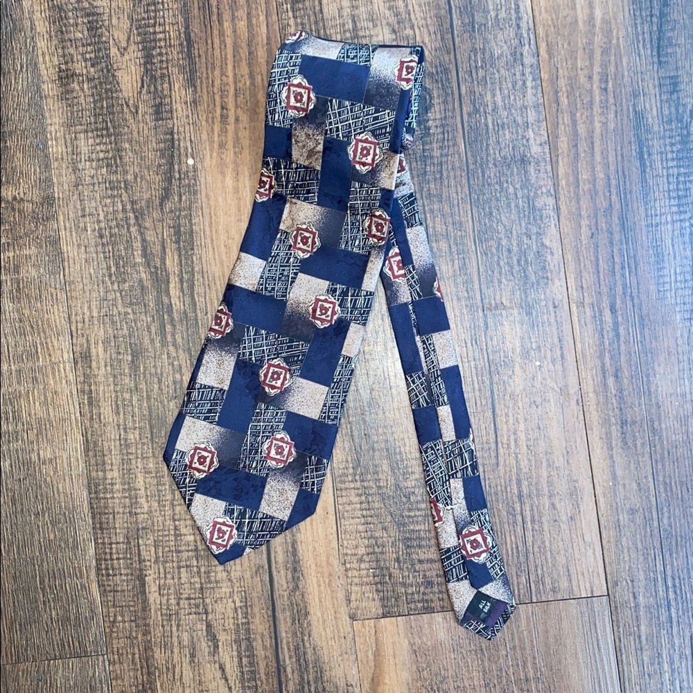 ❤️Tom James 100% Silk Elegant Blue and Red Patterned Tie